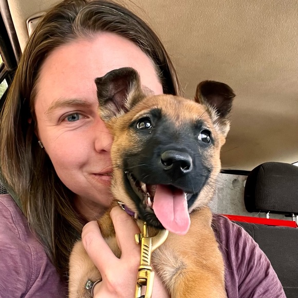 Meet your Posher, Hannah - Picture 1 of 14